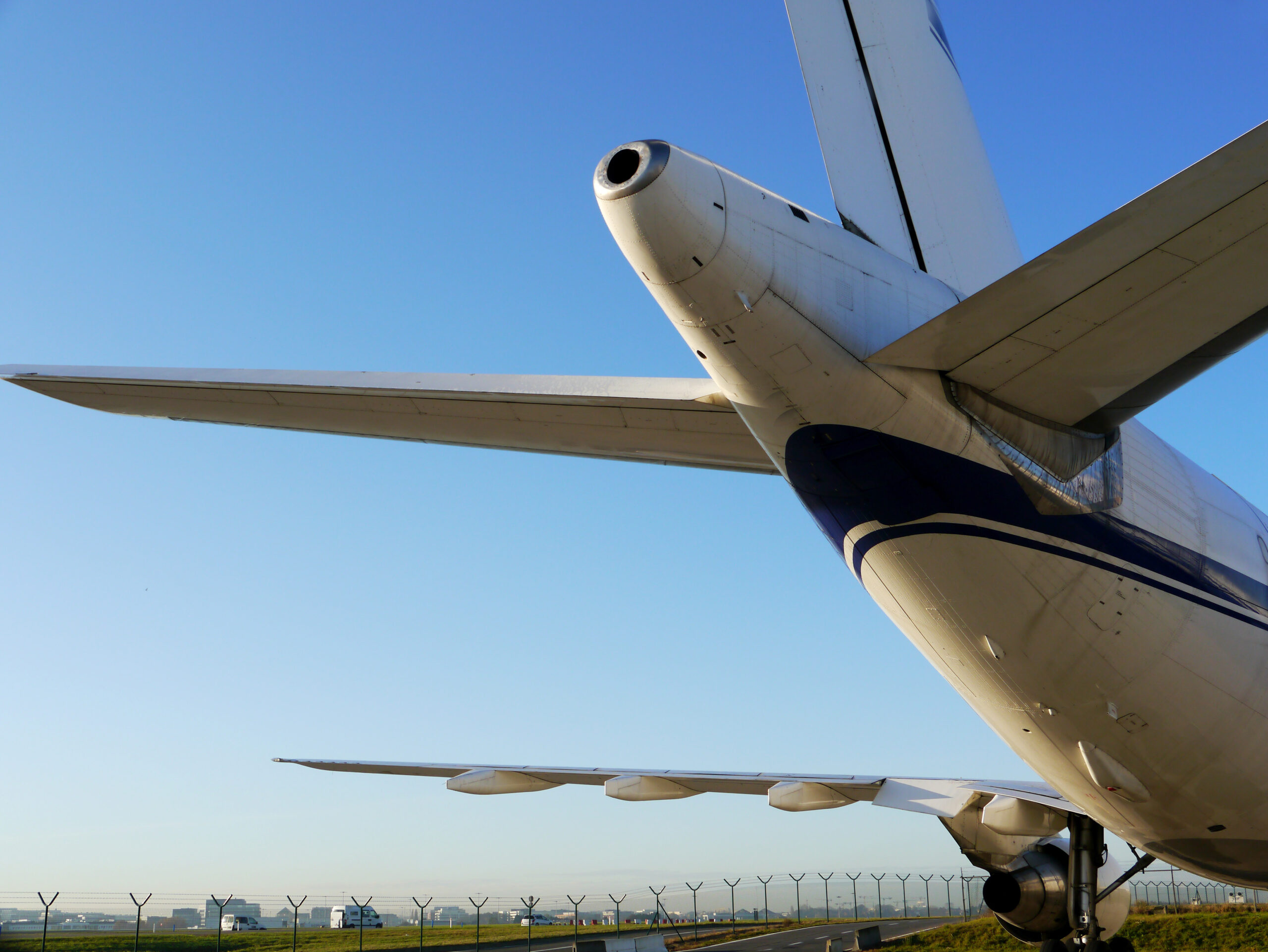 APU system in rear of airplane